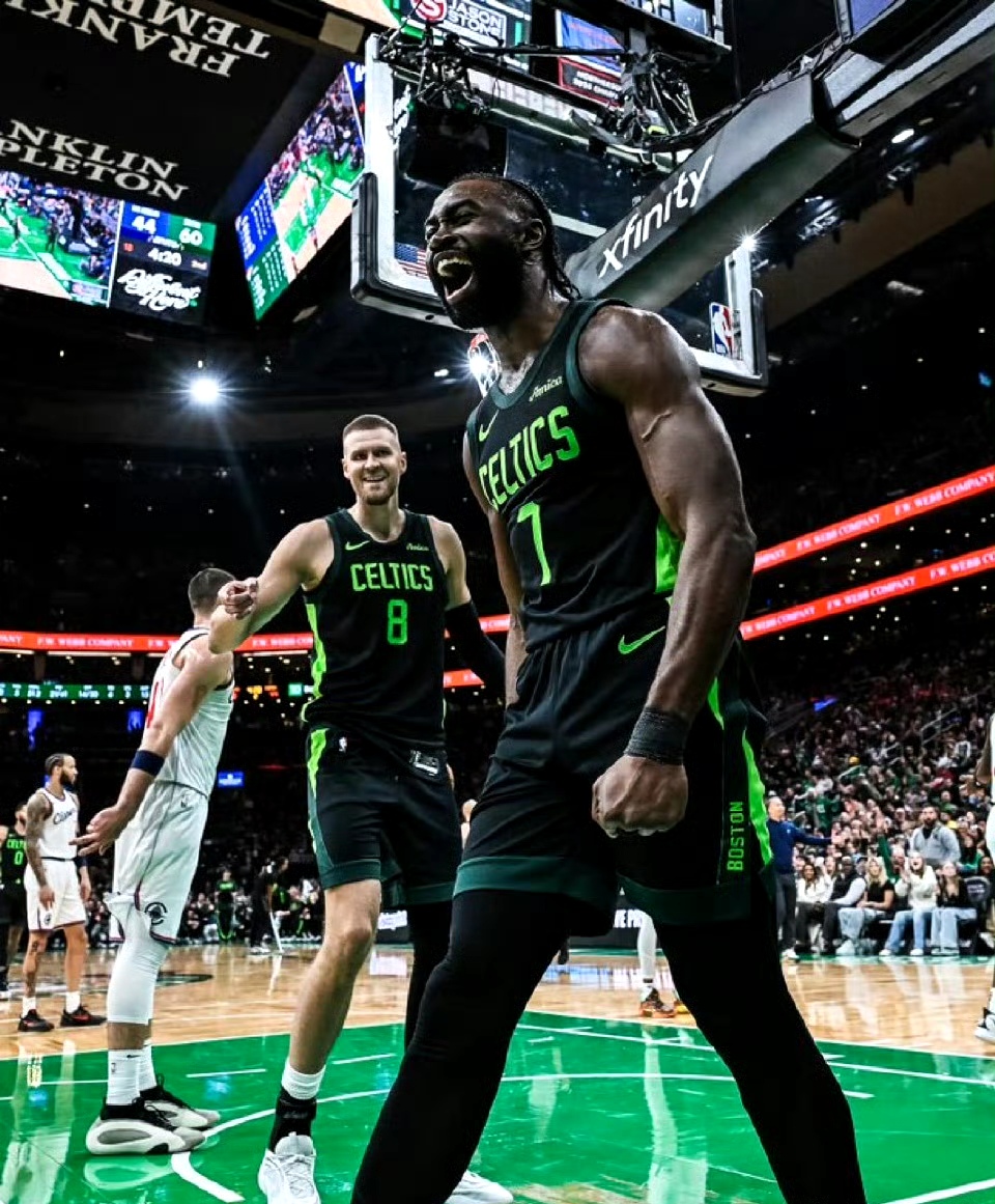 塔图姆绝杀时刻，哈登点燃赛场，狂砍50分迎来胜利！