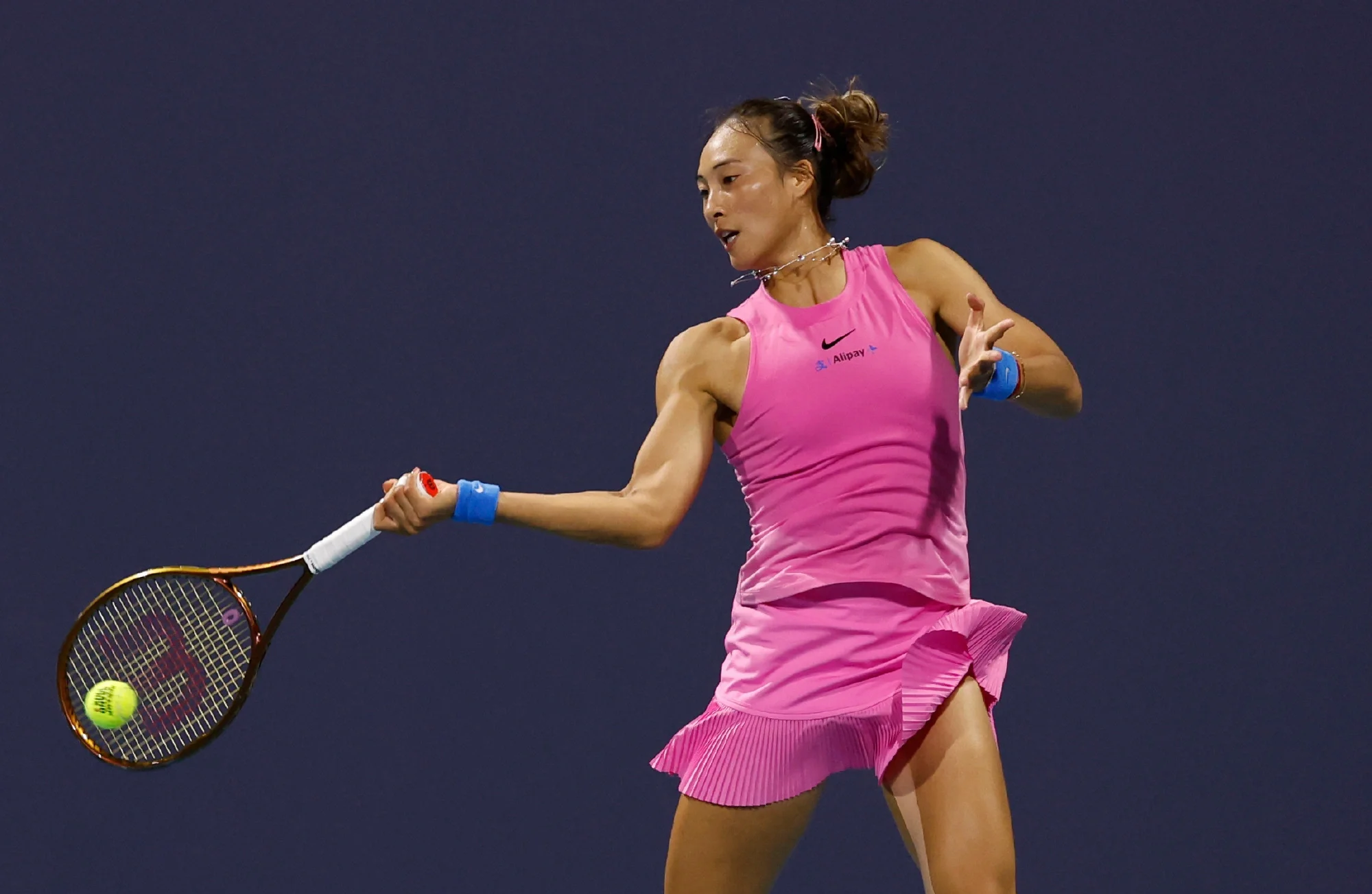 关于阿扎伦卡连续五场比赛得分超过表现优异，瑞士队不断突破！的信息